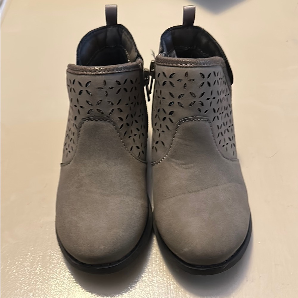 OshKosh B'gosh Gray Ankle Boots with Laser-Cut Design